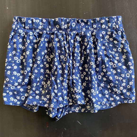 Flowy Shorts - Picture 3 of 4